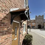 Seakisses - Part Of The The Bay Village With Pool, Gym And Direct Access, Pub, Restaurant, Tennis And Meadows Walks Filey