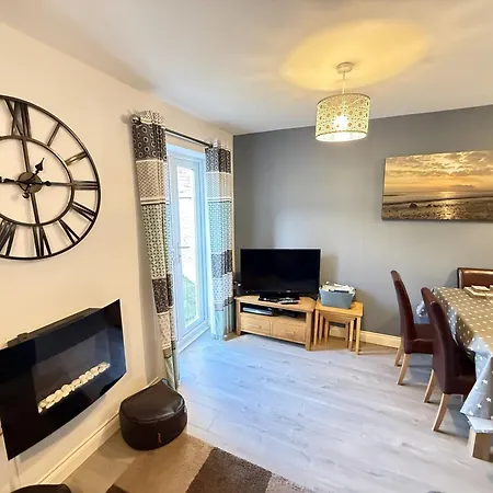 Seakisses - Part Of The The Bay Filey Village With Pool, Gym And Direct Access, Pub, Restaurant, Tennis And Meadows Walks Reighton