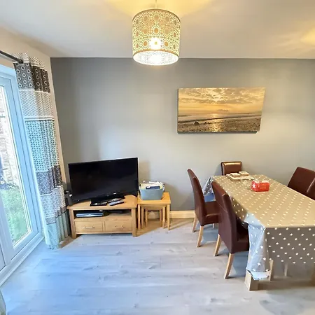 Seakisses - Part Of The The Bay Filey Village With Pool, Gym And Direct Access, Pub, Restaurant, Tennis And Meadows Walks *